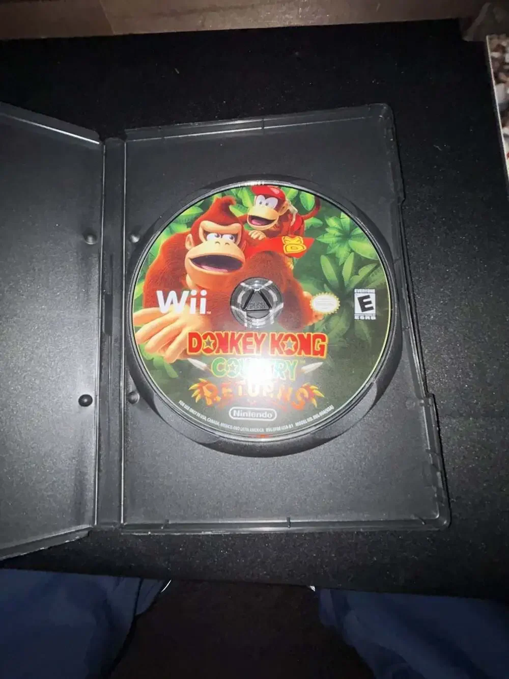Donkey Kong Country Returns Nintendo Wii Game Disc with Replacement Case